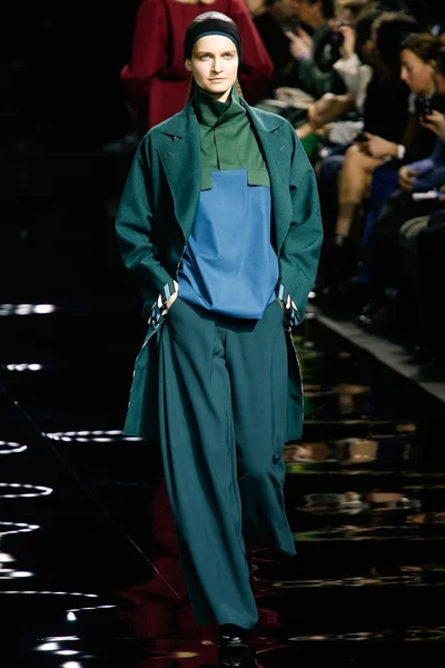 Look 19